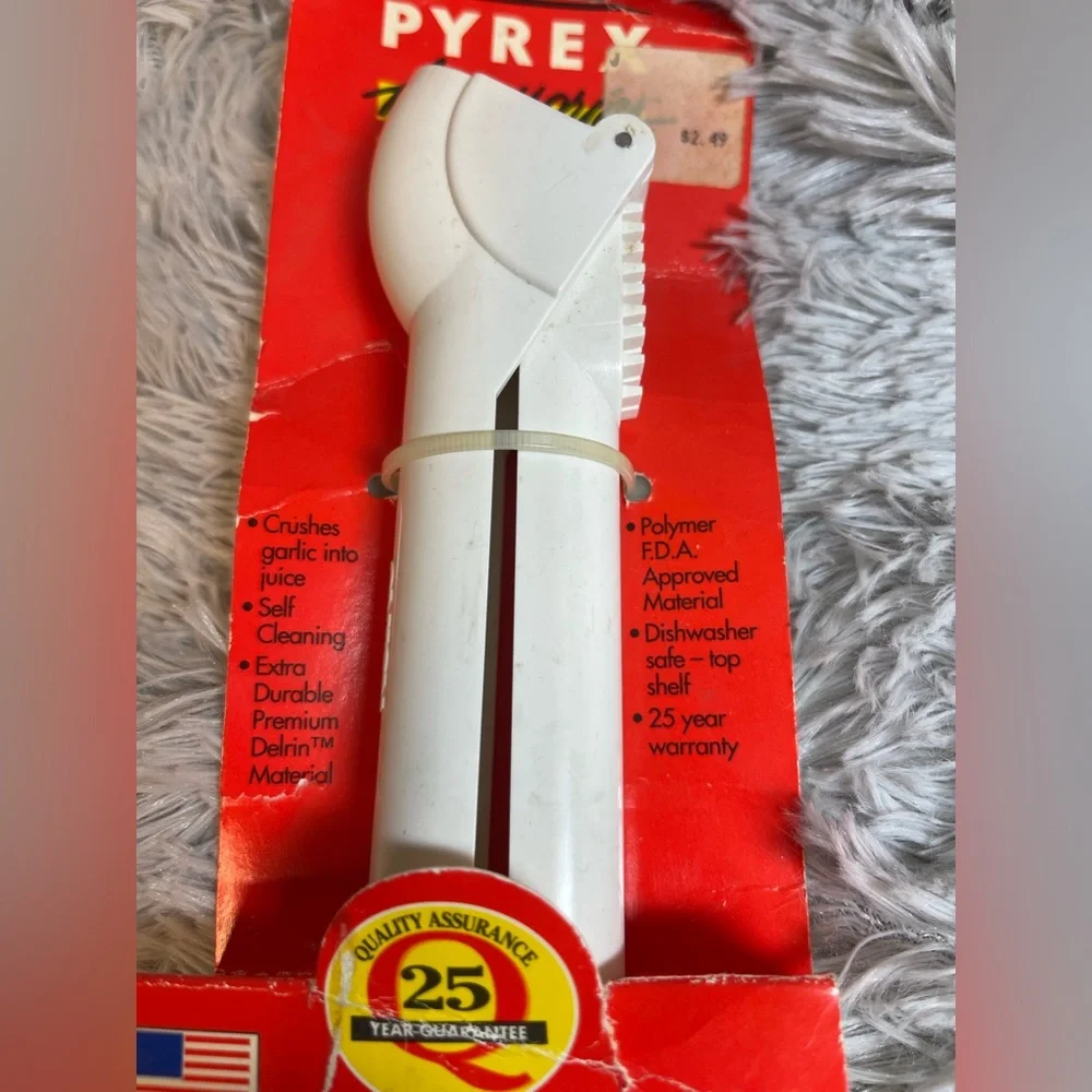 Vintage Pyrex Garlic Press 1995